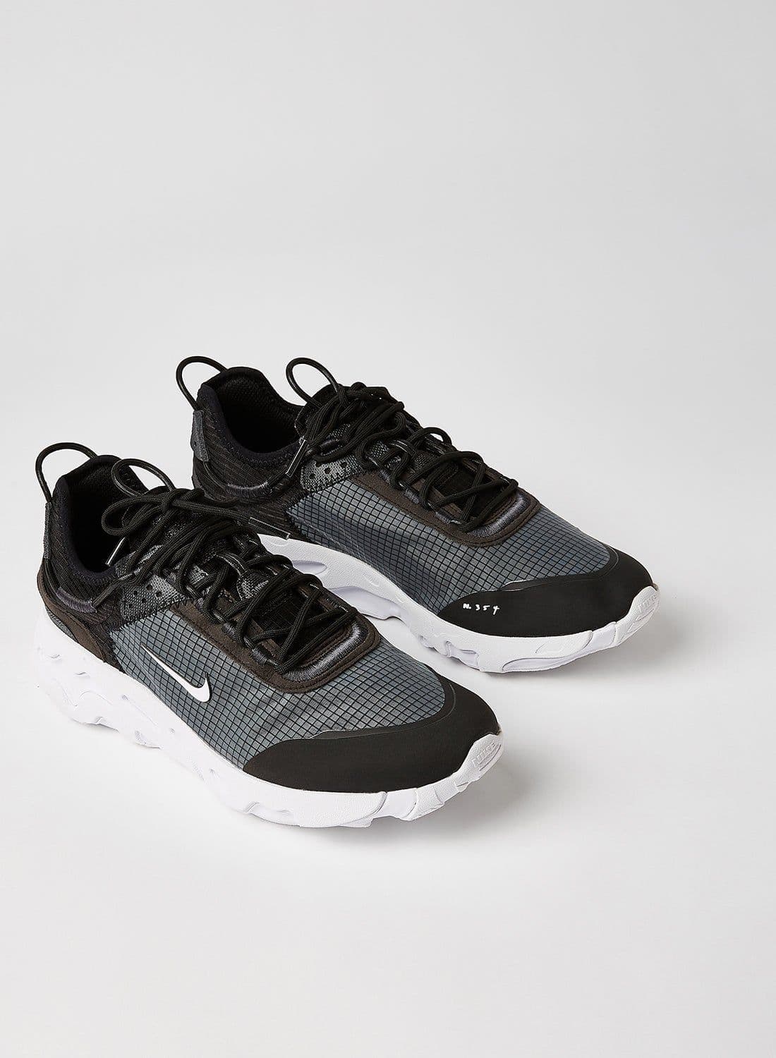 React Live Sneakers Black/White-Dk Smoke Grey